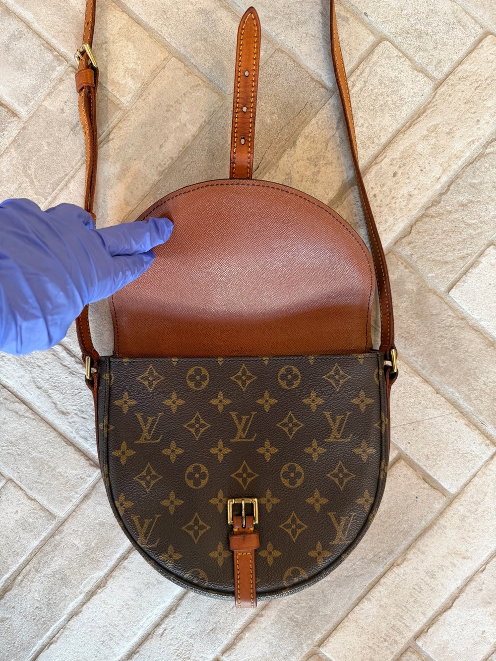 Louis Vuitton Authentic Chantilly Monogram Vintage Crossbody Bag - Picture 4 of 16